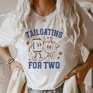 Koszulka z informacją o ciąży w piłce nożnej Koszulka z nadrukiem Tailgating for Two Koszulka ciążowa na jesień Koszulka piłkarska z informacją o płci dziecka Najlepszy prezent na baby shower dla oczekujących