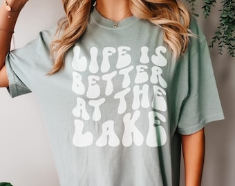 Chemise Comfort Colors Lake pour femme T-shirt Lake Life La vie est meilleure au bord du lac T-shirt d'été pour filles Lake Trip T-shirt bateau surdimensionné