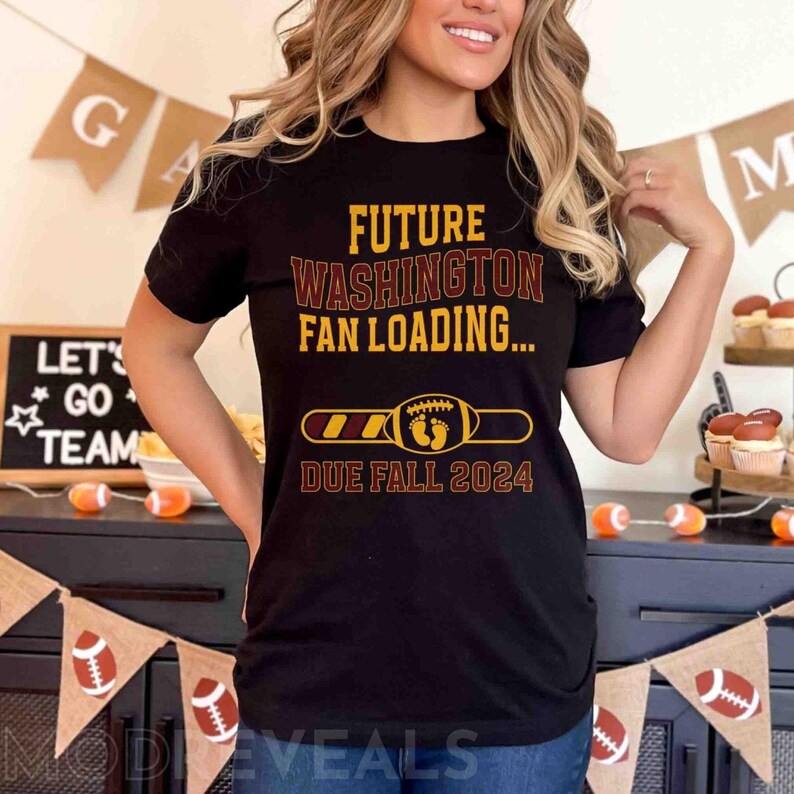 Future Washington Fan Loading Shirt Commander Maternity Photoshoot Tee Football Pregnancy Announcement Baby moon T-Shirt Gift for Expecting Black