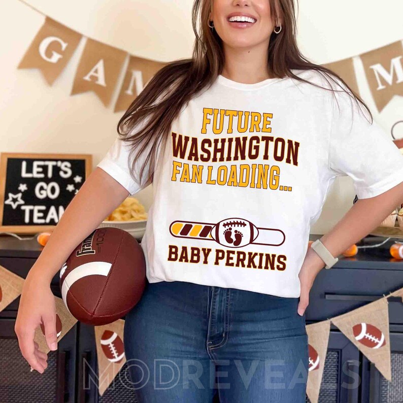 Future Washington Fan Loading Shirt Commander Maternity Photoshoot Tee Football Pregnancy Announcement Baby moon T-Shirt Gift for Expecting White