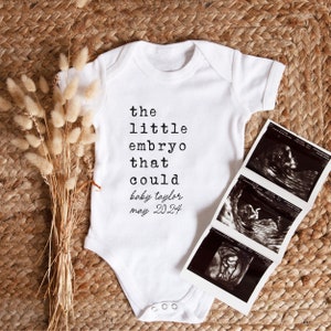 Body de bebé de FIV con el pequeño embrión que podría, atuendo de bebé de FIV, nombre de bebé personalizado, fecha de parto, anuncio de bebé de FIV, regalo de baby shower para embarazadas