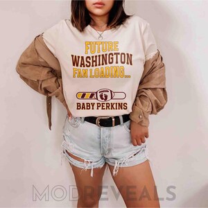 Future Washington Fan Loading Shirt Commander Maternity Photoshoot Tee Football Pregnancy Announcement Baby moon T-Shirt Gift for Expecting Natural