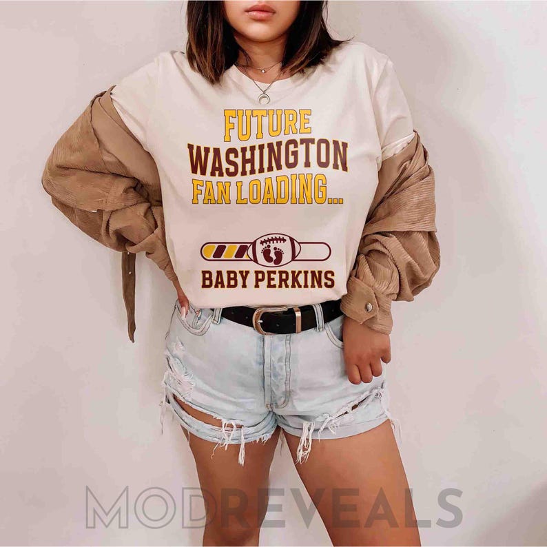 Future Washington Fan Loading Shirt Commander Maternity Photoshoot Tee Football Pregnancy Announcement Baby moon T-Shirt Gift for Expecting Natural