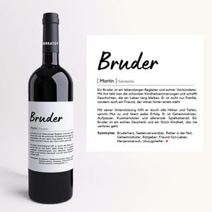 Peut inclure: Une bouteille de vin rouge avec une &eacute;tiquette blanche sur laquelle est inscrit "Bruder" avec une d&eacute;finition du mot en allemand. L'&eacute;tiquette comprend &eacute;galement des synonymes du mot.