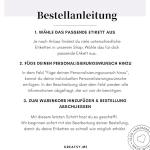 Peut inclure: Un guide pour commander des &eacute;tiquettes personnalis&eacute;es. Le texte indique "Bestellanleitung" qui se traduit par "Instructions de commande". Les &eacute;tapes comprennent le choix d'une &eacute;tiquette, l'ajout de la personnalisation et la finalisation de la commande. L'image comprend &eacute;galement un logo avec le texte "GREATSY.ME" et un logo fait main avec un c&oelig;ur.
