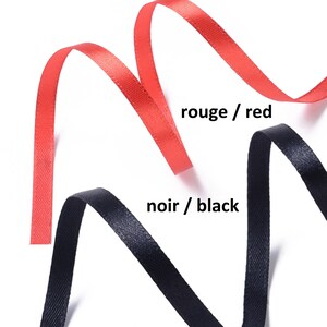 May include: Two satin ribbons, one red and one black, are shown against a white background. The text "rouge / red" is written above the red ribbon and "noir / black" is written below the black ribbon.