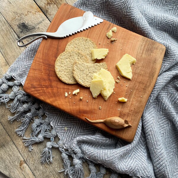 Carved Mouse Cheeseboard - Charcuterie Board - Natural Wood Cheeseboard Gift - Cheese & Charcuterie Board - Made in Scotland