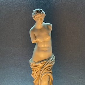 Vintage reproduction of the classic sculpture Venus de Milo in enamel Patinated Terracotta produced in the 50’s