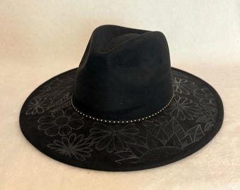 Sombrero de ala ancha negro quemado a mano, diseño floral, estilo fedora occidental