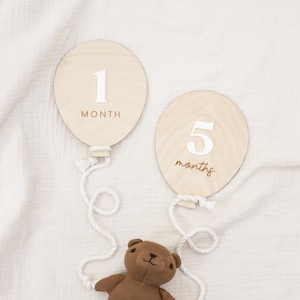 Cartões de marcos de bebê de balão de madeira, cartões de marcos intercambiáveis, conjunto de marcos personalizados, marcadores de marcos mensais boho, adereço para fotos