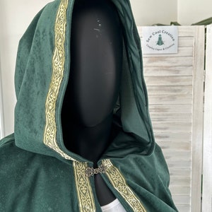 Green cape capelet cloak with pointy hood embellishment clasp fastening for Celtic Medieval Solstice theme festival events