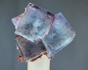 Blue fluorescent fluorite 3x3x2 cm
