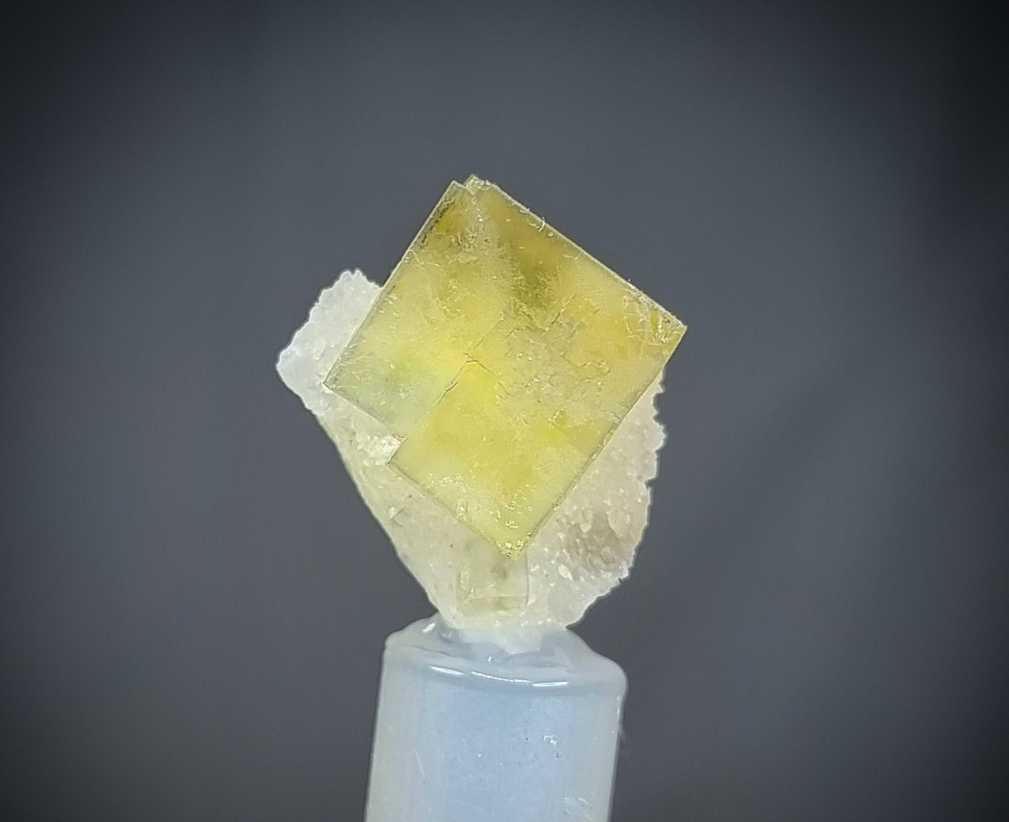 黄色の蛍石と石英 2x2x2 cm - Etsy 日本