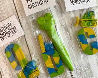 Recuerdos de fiesta de crayones personalizados: colores, formas y letras personalizadas