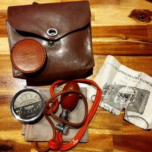 Medical equipment, surgical implements blood pressure testing glass syringes Pecou,guyot paris,holborn Co. london,haran,ranfac us, collin,