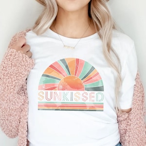 Sunkissed T-Shirt, Summer Shirt with Sunset Print, Cool T-Shirt with Retro Sun, Aesthetic Shirt for Summer Vacation, Bold Sunlight Tee