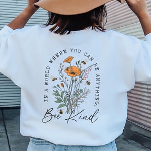 Blumen Pullover, Bee Kind Sweatshirt mit Blumen Backprint, kuscheliger Sweater mit Be Kind Spruch, Boho Blumen Rückenprint, Vintage Style