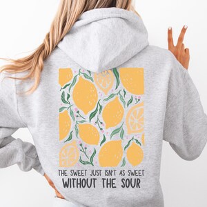 Retro Zitronen Hoodie, Affirmation Damen Hoodie, positiver Back Print Hoodie mit Spruch, Vintage Rückenprint, Blumen Hoodie mit Zitronen Ash