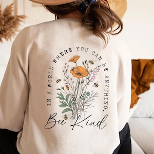 Felpa Bee Kind, stampa floreale vintage sul retro, maglione unisex