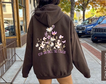 Blumen Hoodie, Pullover mit Blumenprint in Grün, kuscheliger Kapuzenpulli, Damen Hoodie mit Spruch, Wildblumen Backprint, Muttertagsgeschenk