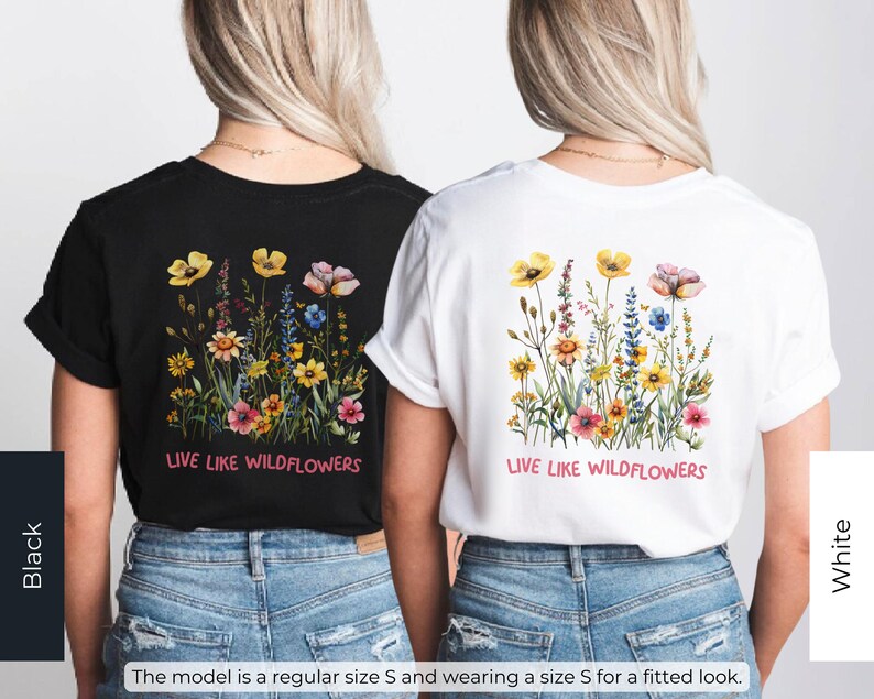 Puede incluir: Dos camisetas con un dise&ntilde;o floral y el texto "Live like wildflowers" impreso en la espalda. La camiseta de la izquierda es negra y la camiseta de la derecha es blanca.