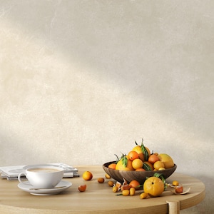 Puede incluir: Un cuenco de madera lleno de naranjas y mandarinas sobre una mesa redonda de madera. Una taza y un platillo de café blancos están sobre la mesa, junto a una pila de periódicos. Pequeños cítricos esparcidos.