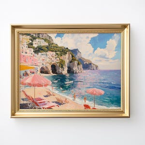 Pode incluir: Uma pintura emoldurada que retrata uma cena costeira com uma cidade construída nas falésias, guarda-sóis cor-de-rosa numa praia e um oceano azul com barcos à distância.