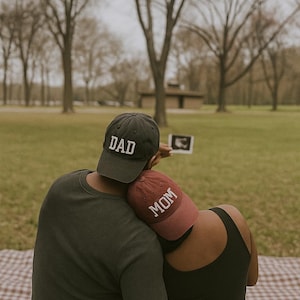 Embroidered MOM & DAD Baseball Caps Set – Matching Vintage Washed Hats for Couples | New Parent Gift, Pregnancy Announcement