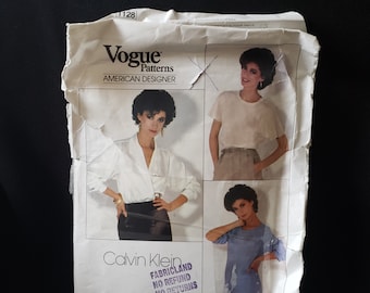 Patrón de costura Vogue 1128 Diseñador estadounidense: Patrón de costura Calvin Klein, talla 12, blusa y top para señoras Este es un patrón de corte