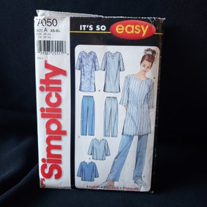 Simplicity 7050 it&#39;s so easy sewing pattern for misses sleepwear, tunic top, pullover top and pants CUT to Med -so xs-m available for use