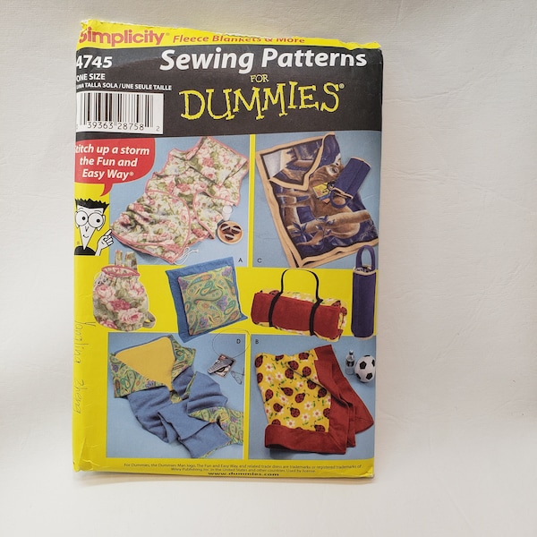 Simplicity 4745, sewing pattern for dummies, fleece pillow in a quilt blanket and carry bags - 1 piece cut
