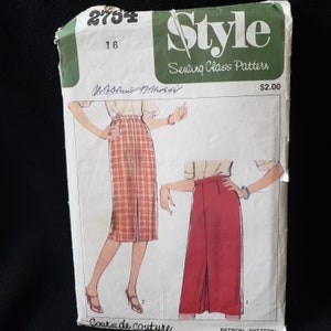 Style 2754 sewing pattern Straight skirt with inverted pleat or vent at front darts fixed waistband back zip size 16 cut  vintage 70&#39;s
