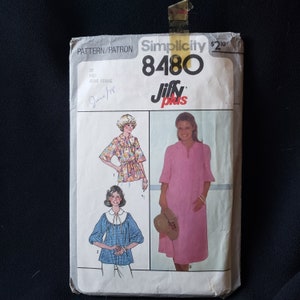 Può includere: Modello di cucito Simplicity numero 8480 per un abito Jiffy Plus per una signorina o una giovane donna. Il modello include tre diversi stili di abiti, uno con maniche corte, uno con maniche lunghe e uno con maniche lunghe e colletto.