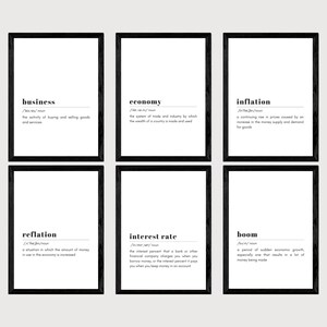 Puede incluir: Seis impresiones enmarcadas en negro con texto blanco sobre un fondo blanco. Cada impresión define un término comercial: negocio, economía, inflación, reflación, tipo de interés y auge.