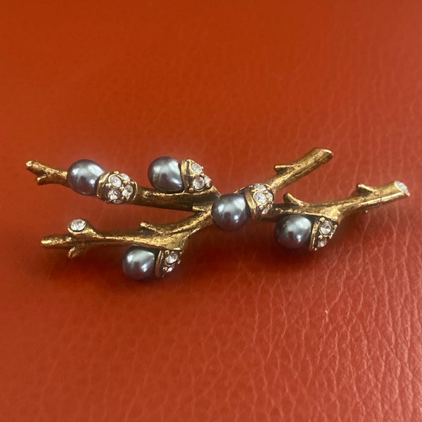 Vintage Joan Rivers pussy willow faux pearls and clear crystal gold tone pin brooch. Signed.