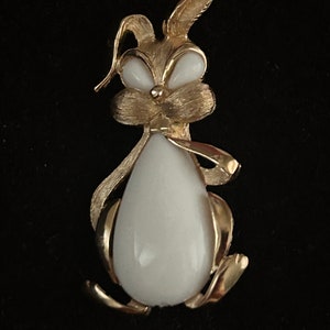 Trifari Bunny Brooch - Etsy