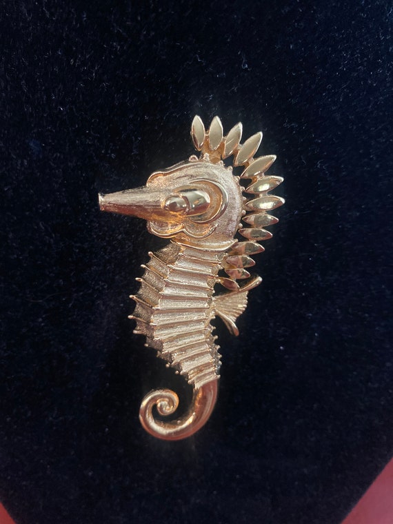 Vintage Vendome Seahorse brooch. Gold plated . Si… - image 4