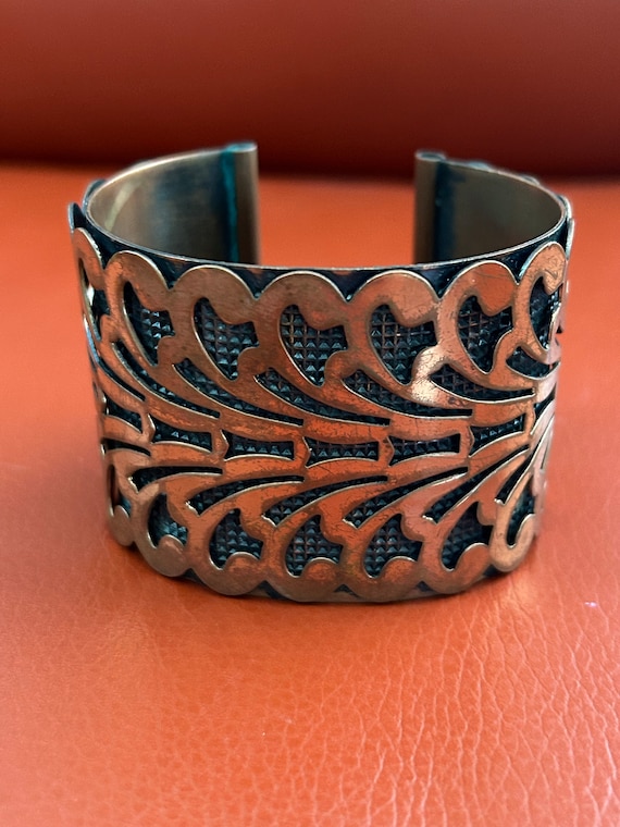 Beautiful vintage copper and mesh carved cuff bra… - image 1