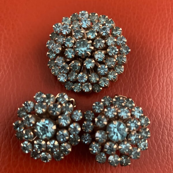 Vintage Weiss Aqua crystal starburst brooch and clip on earrings set. Signed.