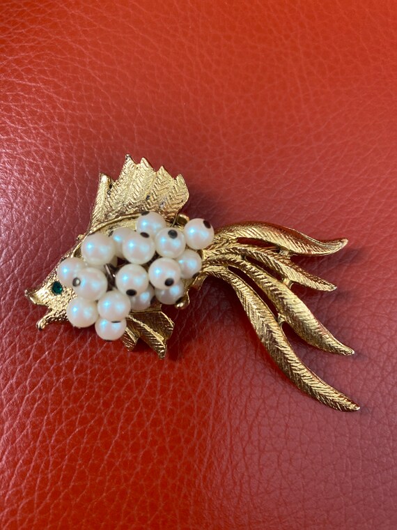 Rare vintage Hobe fish brooch. Gold tone with an e