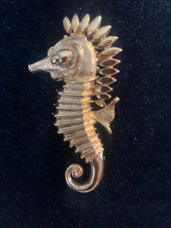 Vintage Vendome Seahorse brooch. Gold plated . Si… - image 5