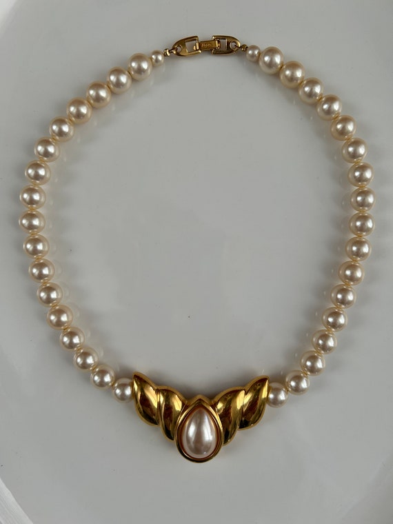 Beautiful vintage Napier faux pearl gold tone chok