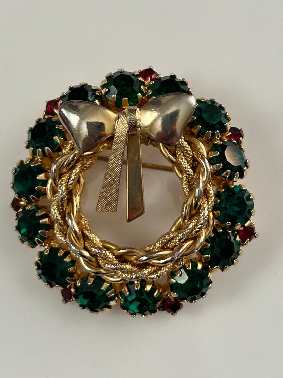 Beautiful vintage Hobe Christmas wreath brooch. Si