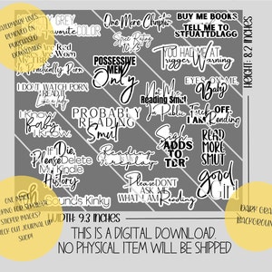 K&ouml;nnte beinhalten: Ein digitaler Download von 20 druckbaren Aufklebern mit einem dunkelgrauen Hintergrund. Die Aufkleber zeigen verschiedene S&auml;tze zum Thema Lesen, darunter "Probably Reading Smut", "Good Girl", "Not My Reading Smut In Public" und "If I Die, Please Delete My Kindle History". Die Aufkleber sind 9,3 Zoll breit und 8,2 Zoll hoch.