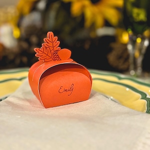 Accesorios navideños festivos para hacer tú mismo: cajas de regalo y tarjetas de lugar con forma de bellota / Plantillas imprimibles / Decoración para anfitriones / Regalos de fiesta