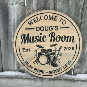 Enseigne personnalisée pour salon de musique, oeuvre d'art murale personnalisée pour batterie de guitare, décoration musique homme des cavernes, cadeau enseigne pour studio de musique, décoration de chambre groupe