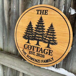 Placa personalizada para chalé em pinho, decoração externa para chalé, arte de parede estilo fazenda, placa com nome personalizado, decoração em madeira personalizada, placa de parede para cabana. imagem 2