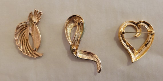 Brooch Lot Of 3 Gold Tone - image 4