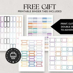 Op de afbeelding: Printbare bindertabs in verschillende kleuren en stijlen. De tabs zijn ontworpen om uit te knippen en te gebruiken om binders te organiseren. De tekst op de afbeelding luidt "GRATIS CADEAU PRINTBARE BINDER-TABS INBEGREPEN PRINTEN, UITKNIPPEN EN GEBRUIK DUBBELZIJDIGE TAPE OM AAN DE PAGINA TE BEVESTIGEN".