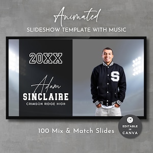 Op de afbeelding: Een digitale diavoorlagesjabloon met muziek, gepresenteerd in zwart en wit. Het ontwerp bevat de tekst "Animated Slideshow Template with Music," "20XX," "Adam Sinclaire" en "Crimson Ridge High." Een persoon die een zwarte jas met een witte "S" draagt, is ook afgebeeld.